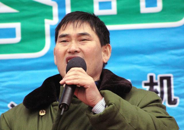 朱之文|“大衣哥”朱之文又换新车，不仅车牌是“999”，还有私人司机