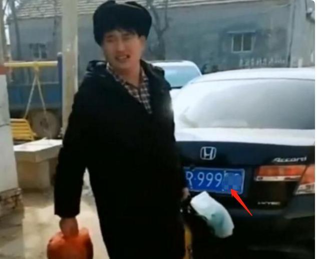 朱之文|“大衣哥”朱之文又换新车，不仅车牌是“999”，还有私人司机