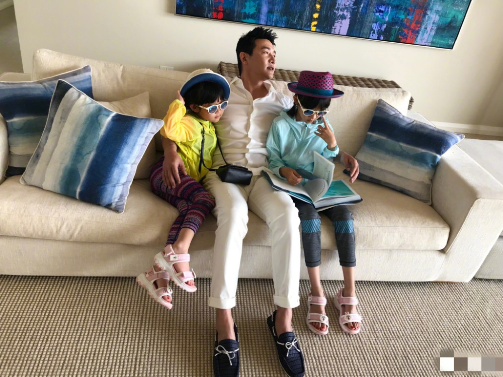 陆雨萱|陆毅久违与两女儿同框，贝儿暴风长大身高超爸爸肩膀，小长腿抢镜