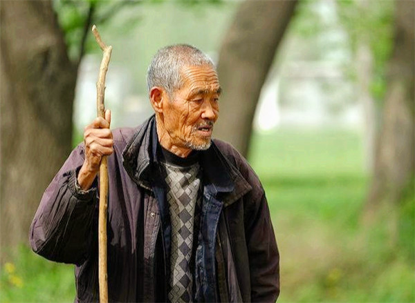 文物|老汉无意中捡到一堆破布，被儿子20元卖掉买酒喝，如今估值4个亿