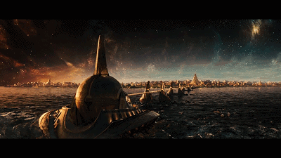 我们陶醉在导演们精心编织出的梦幻世界里,大家酣然入梦,背离现实,这