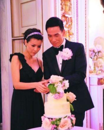 港姐冠军|昔日港姐，3年生三胎，息影4年认不出，一胖毁所有？