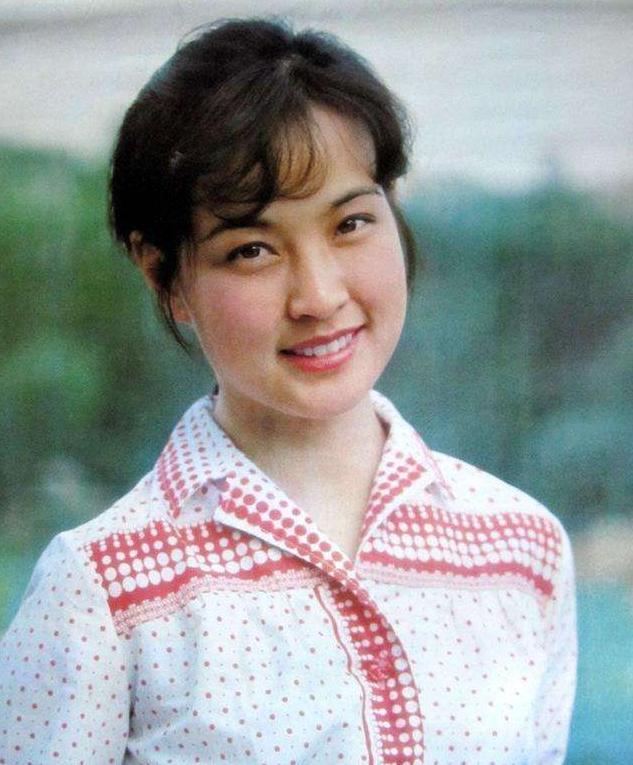 41年过去了,《小花》演员现状,陈冲加入美国国籍,刘晓庆仍漂亮 - 265