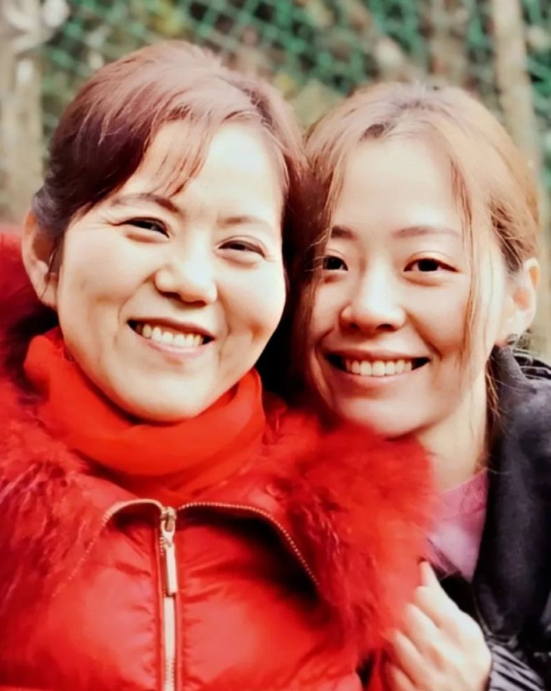 张靓颖|张靓颖恋上大19岁冯轲，不顾母亲反对结婚，新男友曝光却不是他？