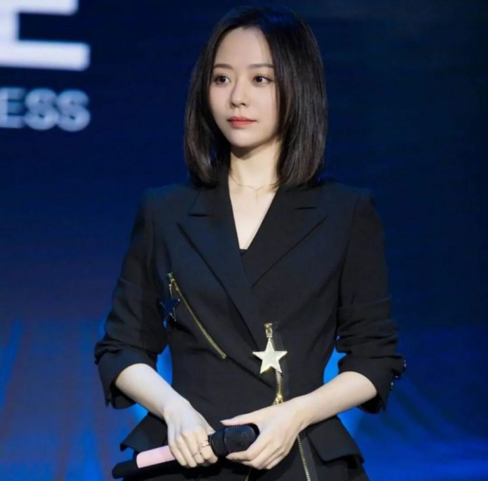 张靓颖|张靓颖恋上大19岁冯轲，不顾母亲反对结婚，新男友曝光却不是他？