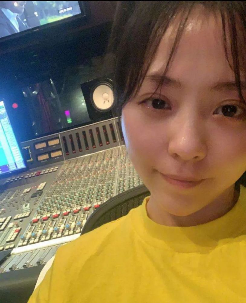 张靓颖|张靓颖恋上大19岁冯轲，不顾母亲反对结婚，新男友曝光却不是他？