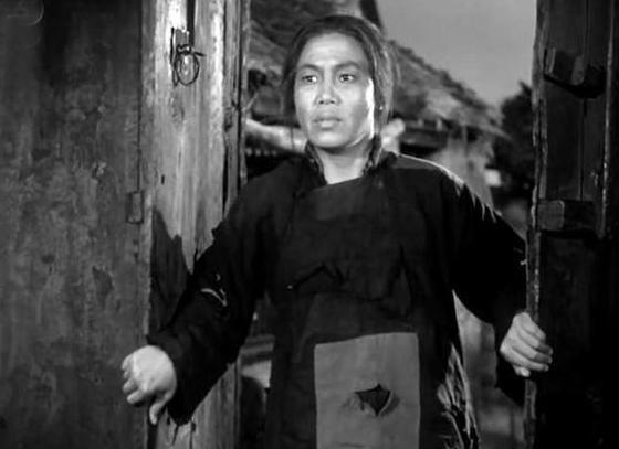 曲云|老艺术家曲云：丈夫是副院长，女婿是著名影星，为何晚年捡垃圾？