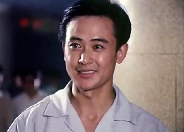 曲云|老艺术家曲云：丈夫是副院长，女婿是著名影星，为何晚年捡垃圾？