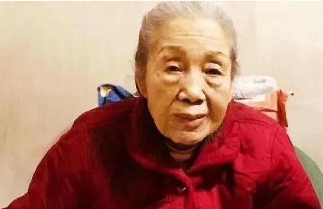 曲云|老艺术家曲云：丈夫是副院长，女婿是著名影星，为何晚年捡垃圾？