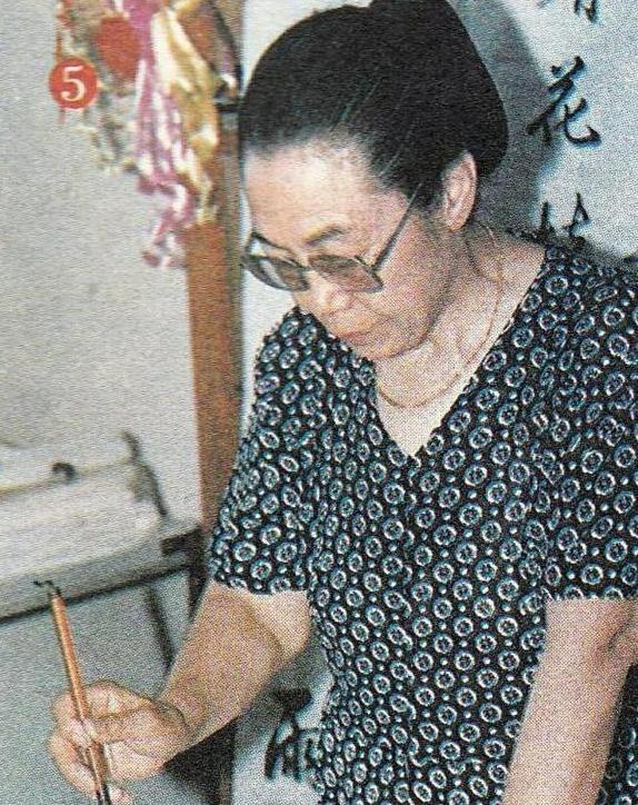 曲云|老艺术家曲云：丈夫是副院长，女婿是著名影星，为何晚年捡垃圾？