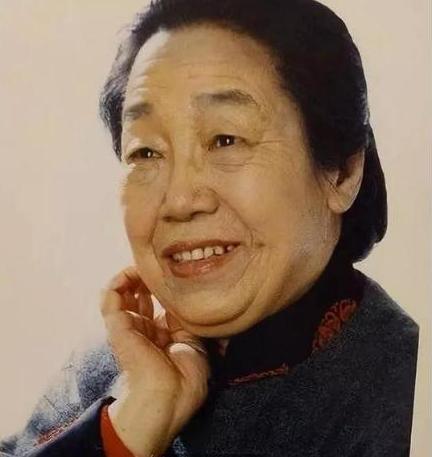 曲云|老艺术家曲云：丈夫是副院长，女婿是著名影星，为何晚年捡垃圾？