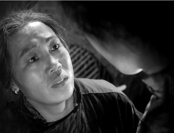 曲云|老艺术家曲云：丈夫是副院长，女婿是著名影星，为何晚年捡垃圾？