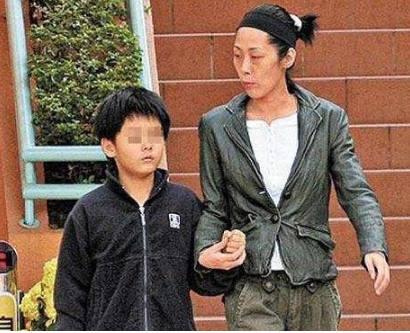 关淑怡|“命苦”的关淑怡，跟神秘人世16年后，现状让人心疼，今怎样了？