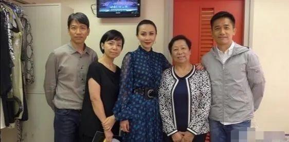 梁朝伟|梁朝伟妹妹：哥哥因赌鬼父亲不愿生子，她的女儿或将继承亿万财产