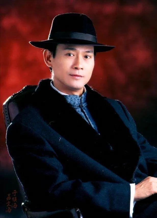 郑欣宜父亲郑少秋为官晶华抛妻弃女她不靠爹闯荡娱乐圈无人娶