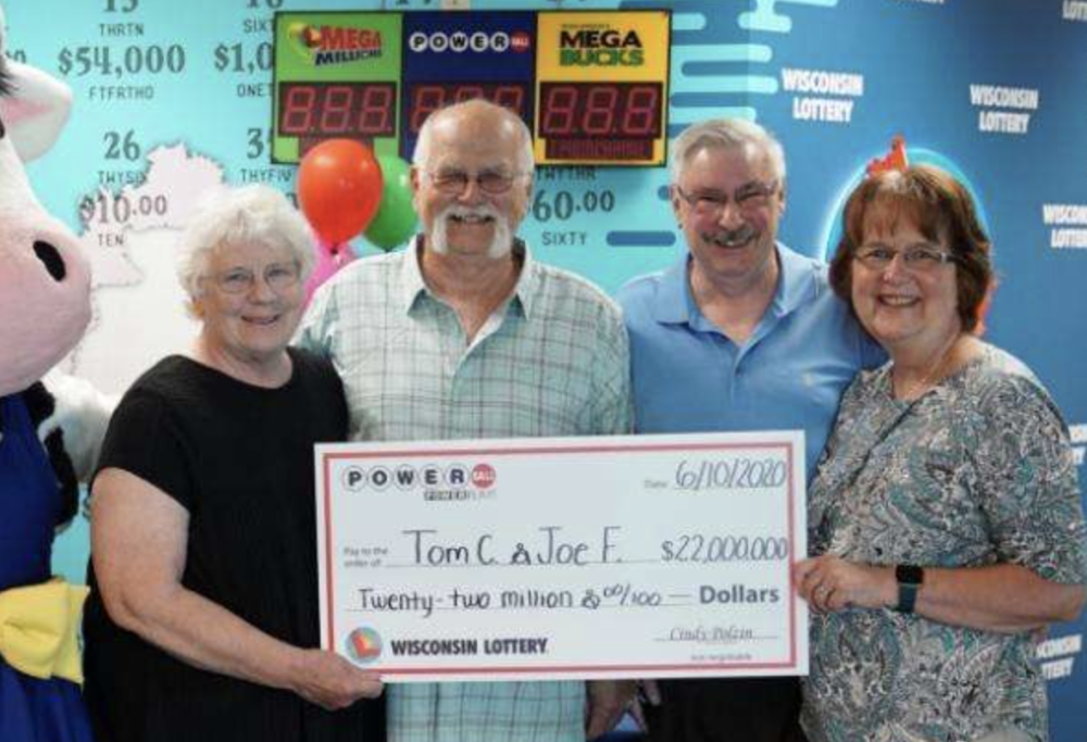 菲尼|男子买彩票中了1.5亿大奖 当场分给好友一半