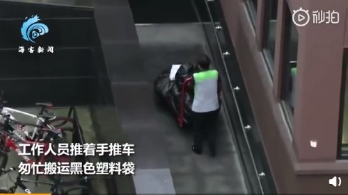 成都总领事馆|美驻成都总领事馆徽标被拆除，开进两辆搬家货车