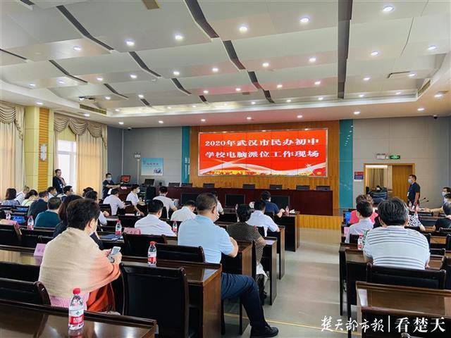 武汉市初级中学排行_2018年和2019年武汉8区50所初中数据大对比!学校牛不牛