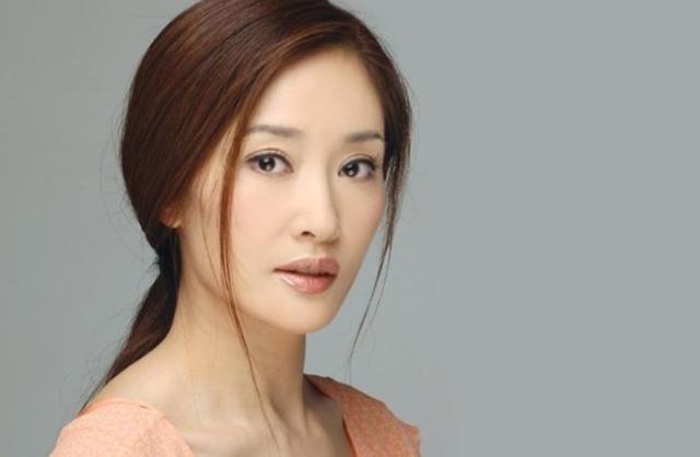 被满文军"逼"出演艺圈,为戏脱衣遭攻击,盖丽丽如今怎么样了