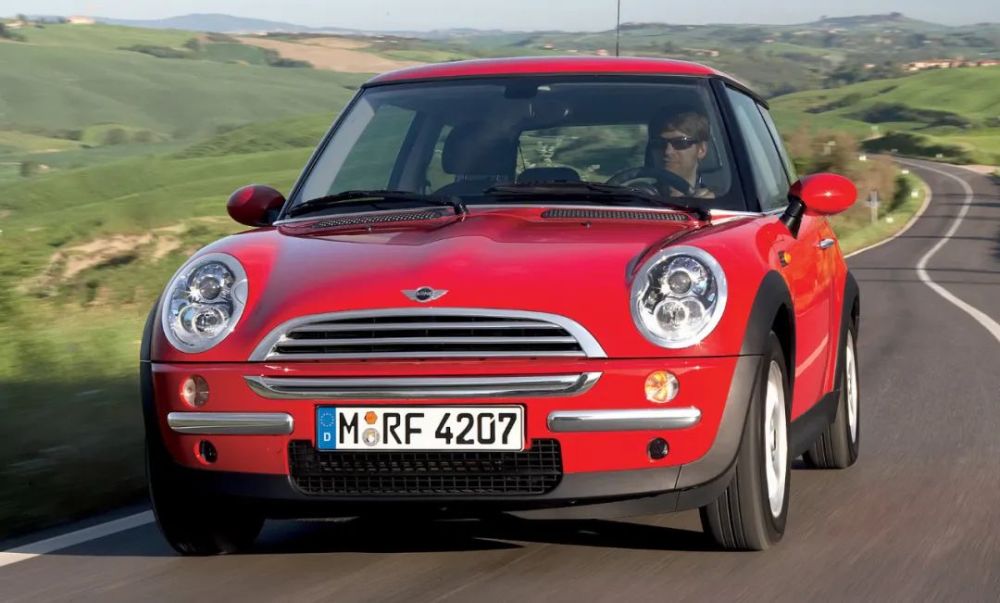 最近的三代mini我都开过,最令人欲罢不能的,还是第一代r50,蹦蹦跳跳