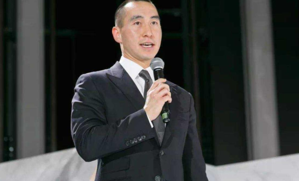 何猷启|同为赌王的儿子，何猷启何猷君不得消停，二房何猷龙成为豪门清流