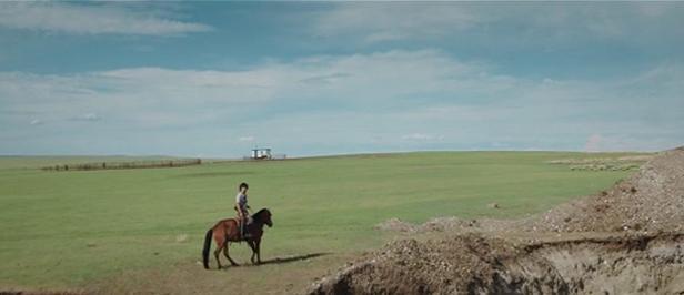 白云之下|不得不提的东京电影节入围佳作《白云之下》，美出新高度