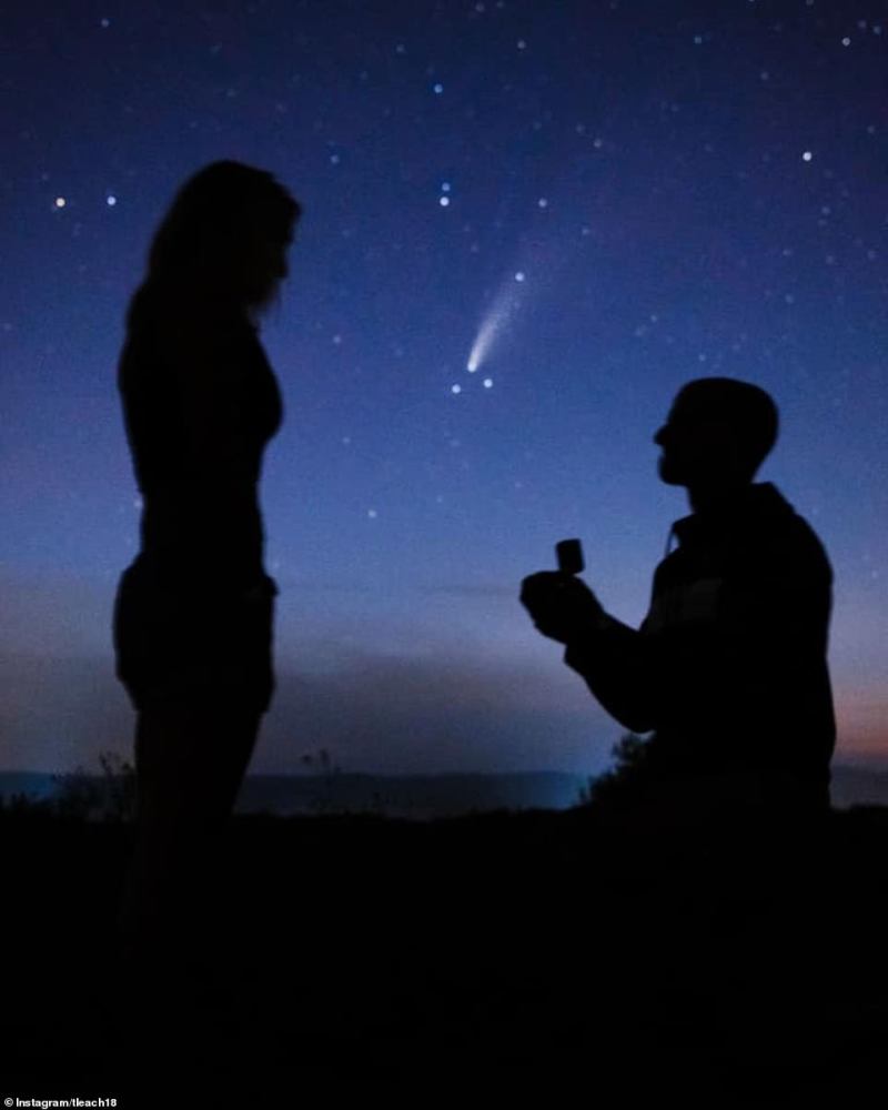 求婚|6800年一遇的媒人！美国男子求婚一刻巧遇超罕见彗星划过夜空