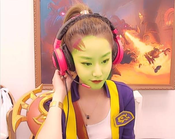 各大主播cos新卡惊喜连连甜水七化身绿水七生活总要添点绿