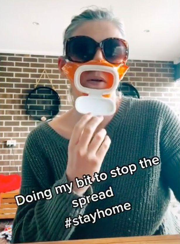 澳大利亚_社会|有创意！澳洲妈妈发明可打开的口罩，还当场演示戴着口罩喝酒