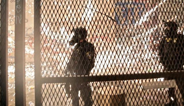 特朗普|特朗普又被起诉，被控用催泪瓦斯、橡皮子弹和其他手段来压制抗议