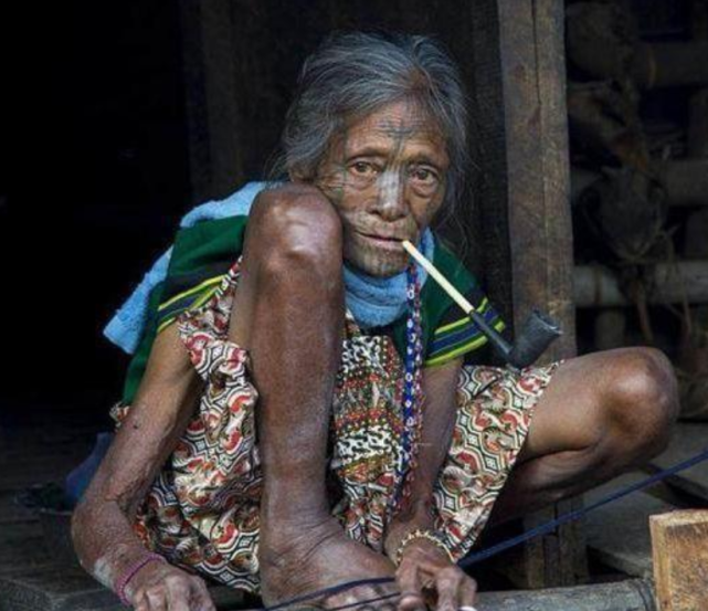世上最奇葩民族不上班不干活宁愿饿死也不出门