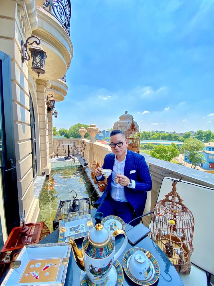 锦鲤|男子花300多万买了85条锦鲤，称会继续买直到不喜欢为止