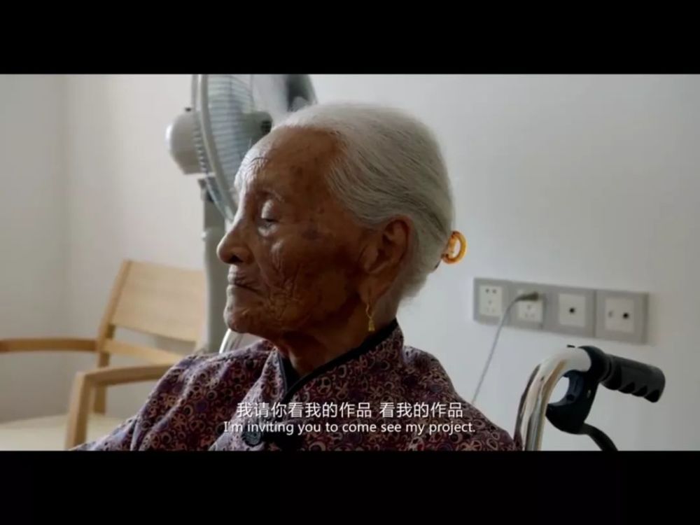 玩火药的蔡国强他在天安门放烟花用21年炸出500米天梯