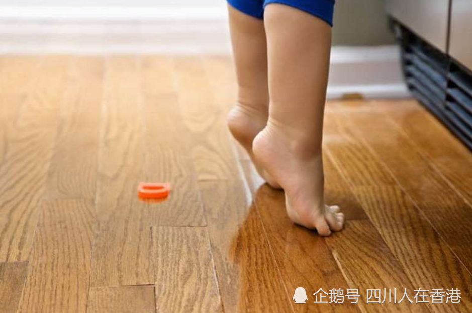 小小孩踮脚走路很正常提醒这岁数后还踮脚走要小心有自闭症或发展迟缓
