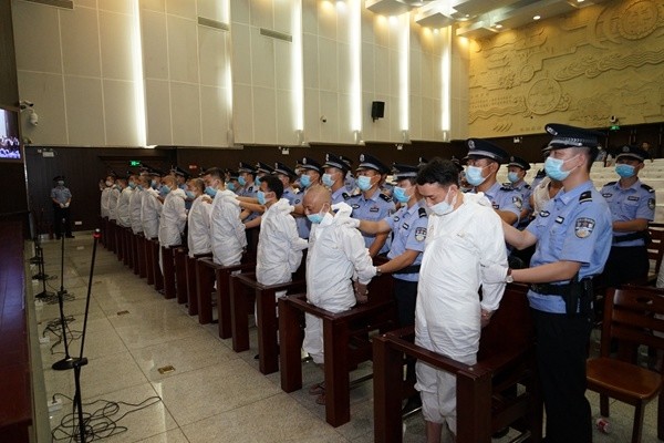 黄云声等人为谋取非法利益,在湖南省常德市组建黑社会性质组织"康氏