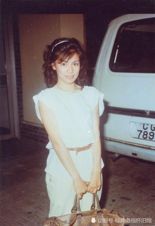 翁美玲未化妆的老照片素颜也是美美哒