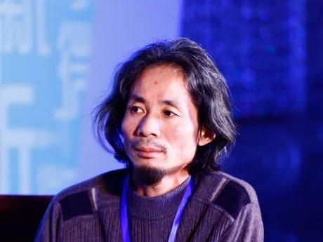 两个天才都因黑客出名,前一个两次入狱,后一个贵人相助创业成功