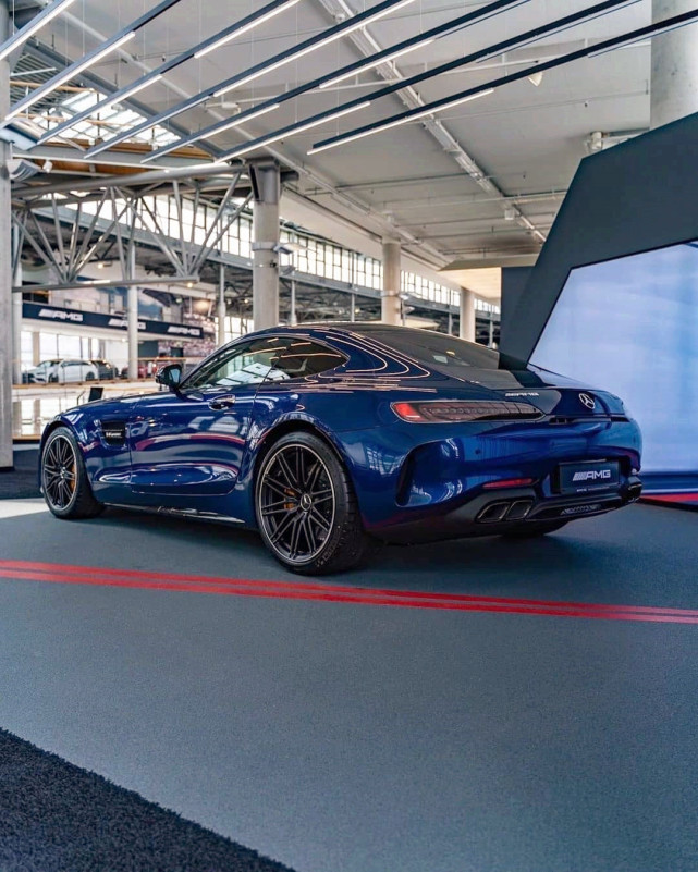 200万的奔驰amg gtc跑车,看一眼就爱上了!