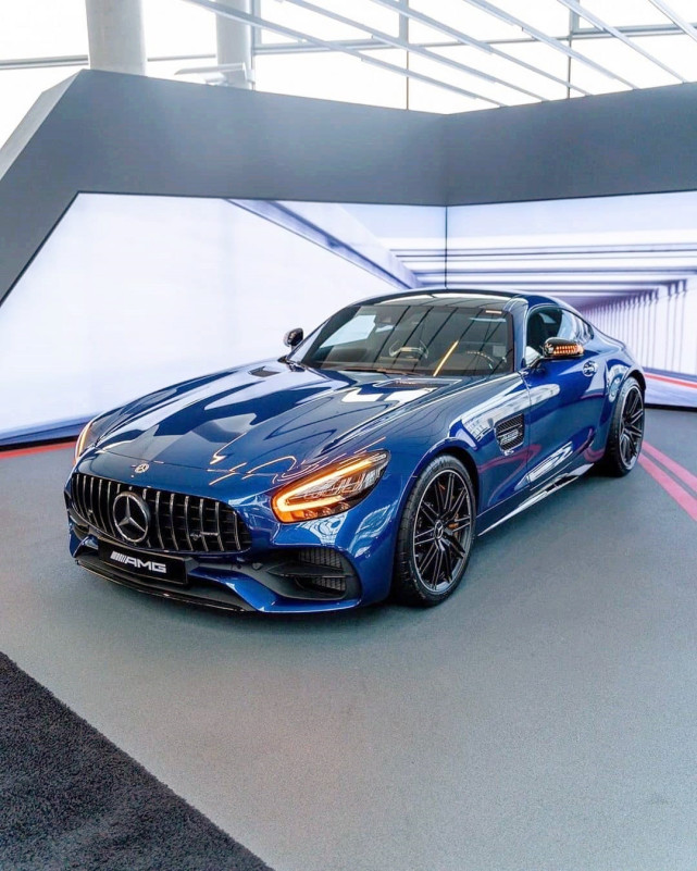 200万的奔驰amg gtc跑车,看一眼就爱上了!