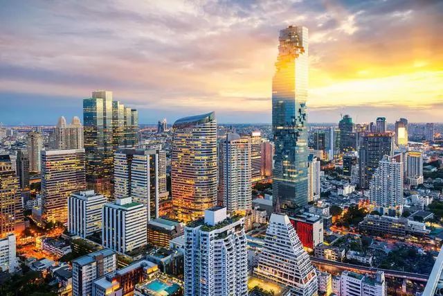 泰国第一高楼曼谷地标像素大厦一栋被侵蚀的摩天楼