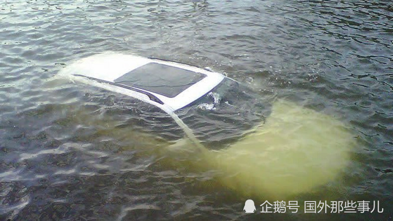 印度_社会|1家3口参加完葬礼回家，半路汽车坠河全部身亡