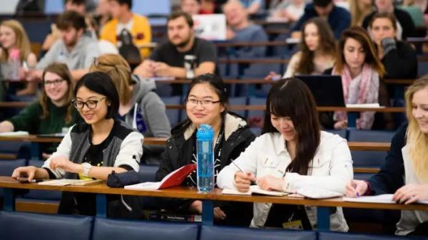 留学生|英国为吸引中国留学生放大招，智库担心留学生太多挤走本土学生