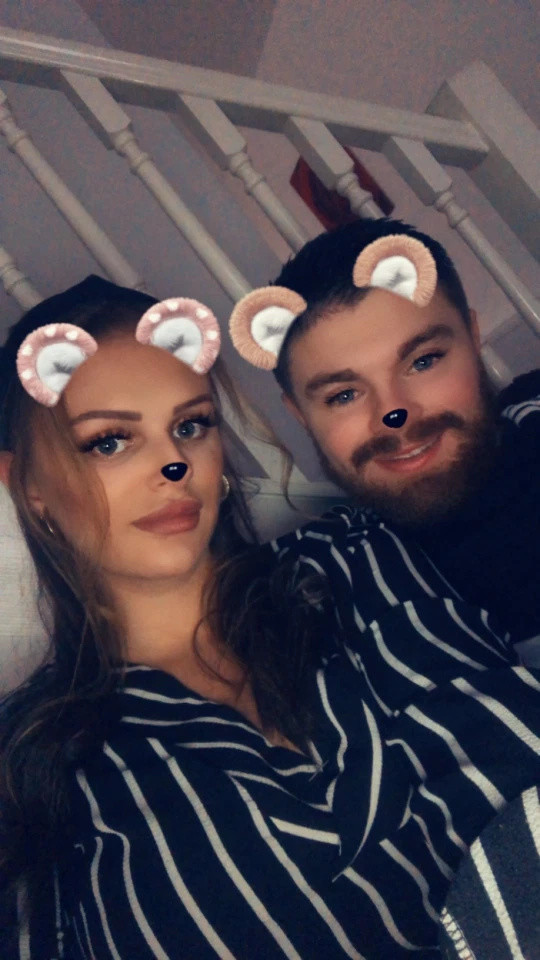 萨曼莎·托马斯|男子发消息“我爱你”却无回复，因隔离没能见产房内女友最后一面