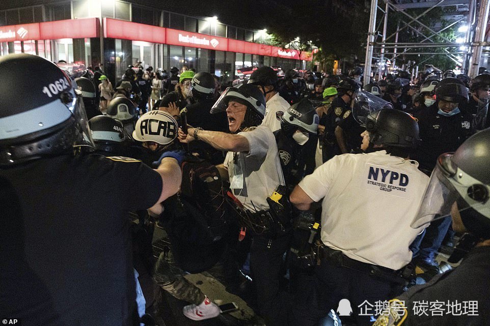 特朗普|特朗普“太难了”：多个城市“战火熊熊”，强令派“私家军”仍难以平息