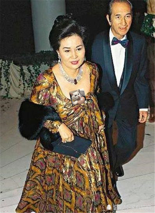 赌王四个太太年轻时各有千秋!二太穿衣最有气场,原配到老都时髦