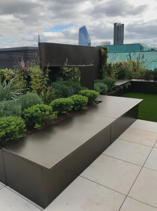 等我有钱也找师傅这样装露台 花坛边加高50公分当吧台 休闲实用 吧台 露台 花坛