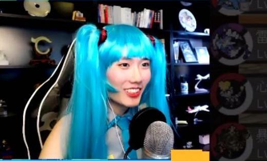 和平精英奇怪君六周年庆cos初音未来辣眼睛