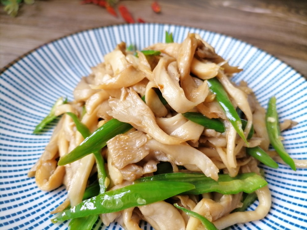 入伏后胃口不佳,试试这道清爽美味的素炒菌菇,简单快手又开胃