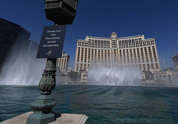 拉斯维加斯大道|流浪汉在美国百乐宫喷泉里溺亡，跳入喷泉前曾自言自语