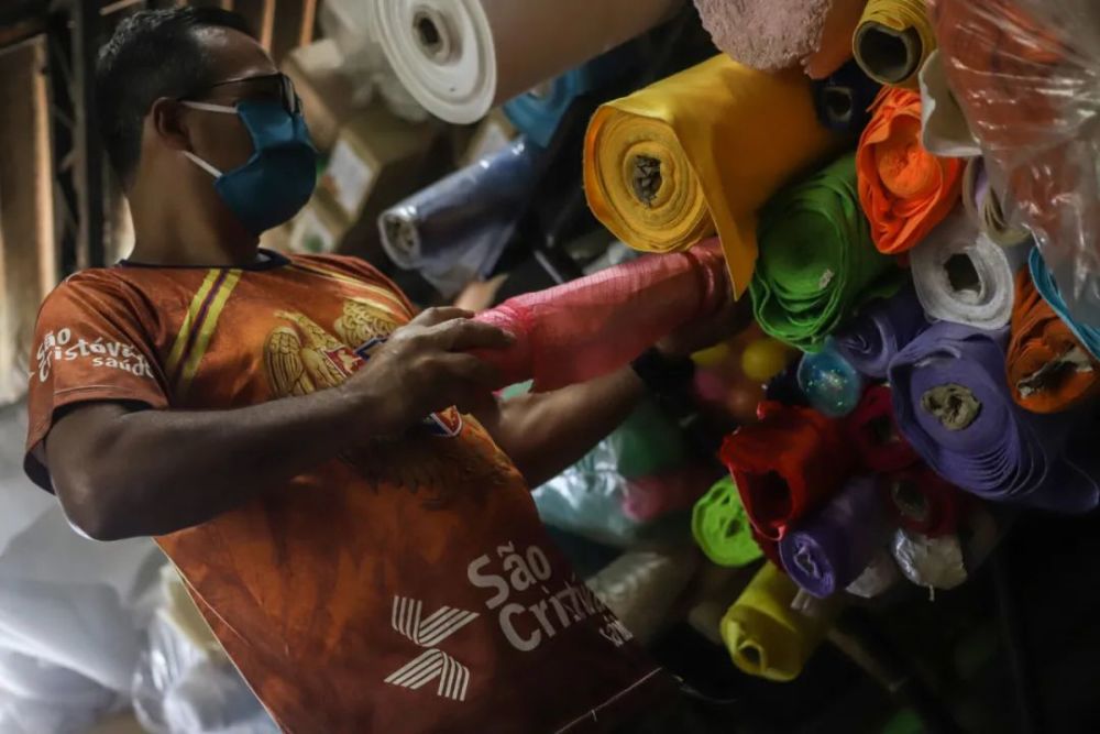 佩特拉·库菲兹|一只口罩的自述：我被推上C位的这些日子